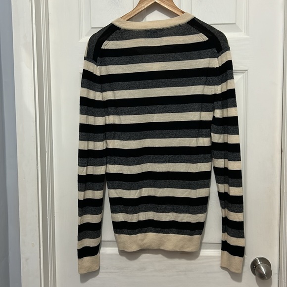 ARMANI EXCHANGE V neck merino wool sweater.  Size M. - Picture 7 of 9